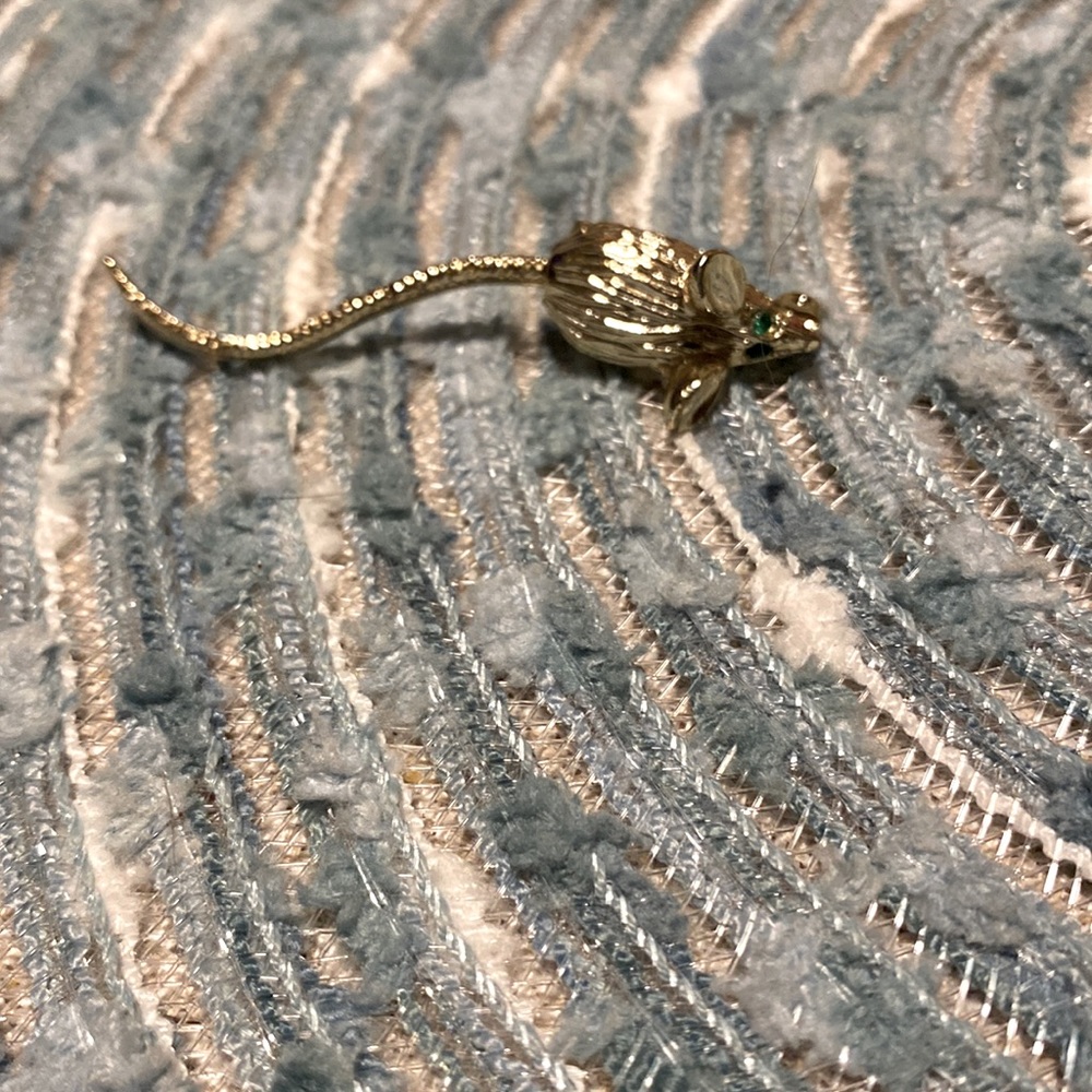 Mouse brooch